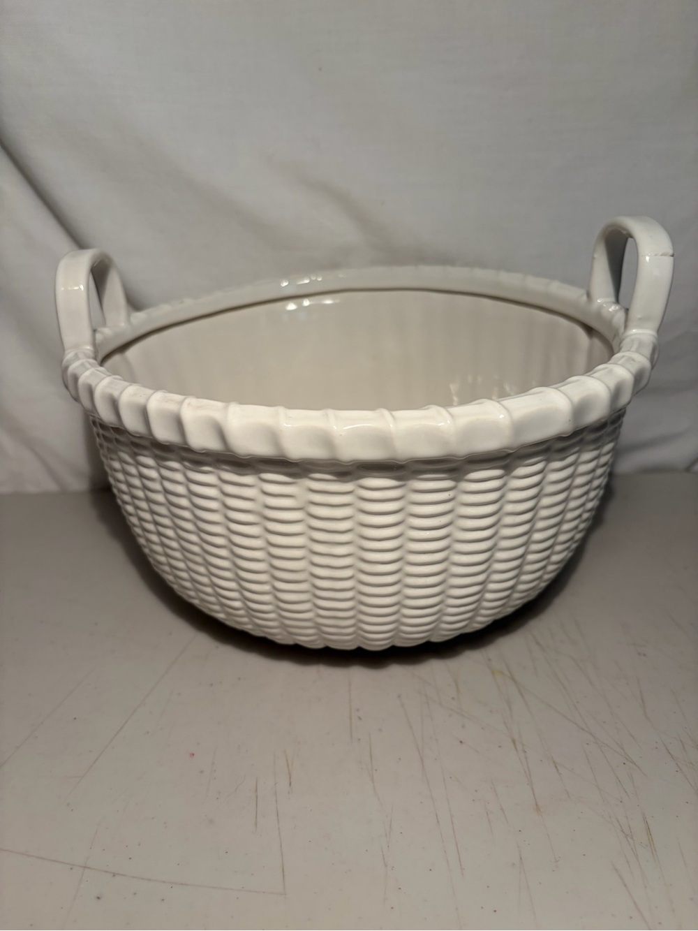 George Davis Bennington Potters White Nantucket Apple Basket stoneware